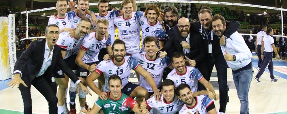 Volley, il selfie con cui il Gi Group aveva festeggiato a novembre la vittoria a Modena