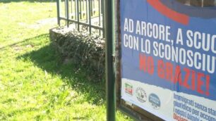 Arcore, i manifesti sul Pedibus