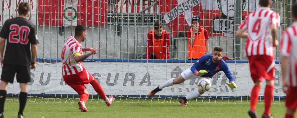 radaelli calcio serie D Monza-Caravaggio 1-1 Rigore parato dal portiere biancorosso