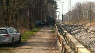 Ceriano Laghetto, i rilievi dei carabinieri lungo la ferrovia