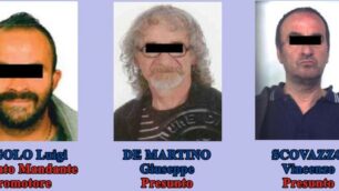 Giuseppe De Martino, 55 anni, al centro della foto insieme ad altri due arrestati nel luglio del 2016