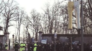 I jeans davanti al parco di Monza