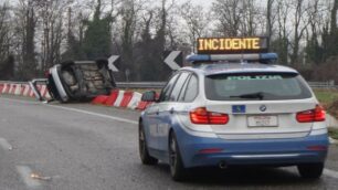 Incidente sulla Milano Meda: un’automobile si ribalta