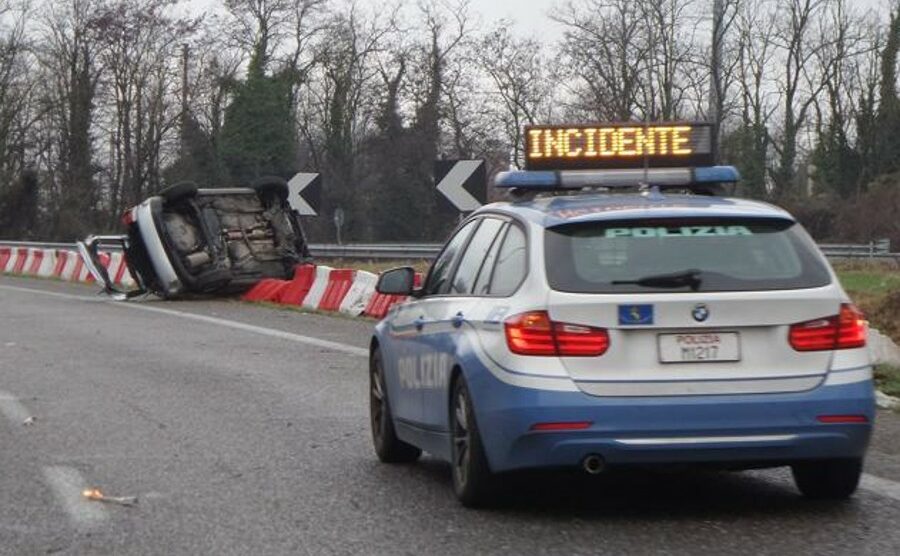 Incidente sulla Milano Meda: un’automobile si ribalta