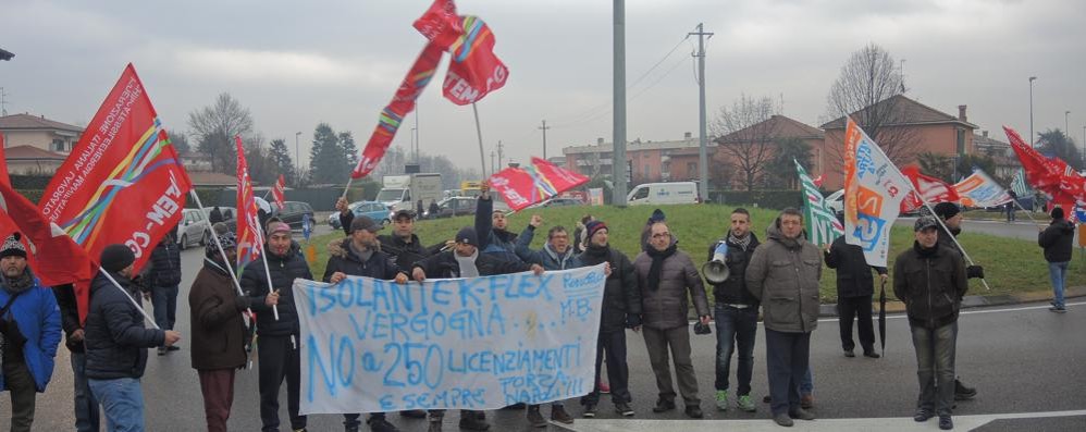 Il corteo dei lavoratori sulla Sp2