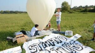 Jonathan Polotto nelle fasi di preparazione dell’operazione “StratoTube”