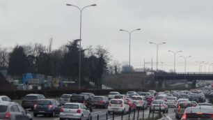 La fila sulla Valassina