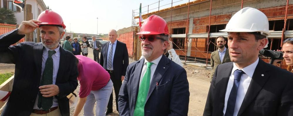 Maroni  e Sala in visita alla residenza San Pietro e al cantiere de Il paese ritrovato a Monza