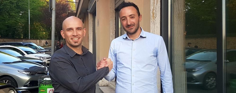 Carnate: a sinistra Matteo Corti del gruppo Lega Nord e a destra Mauro Spialtini della lista Cittadini per Carnate
