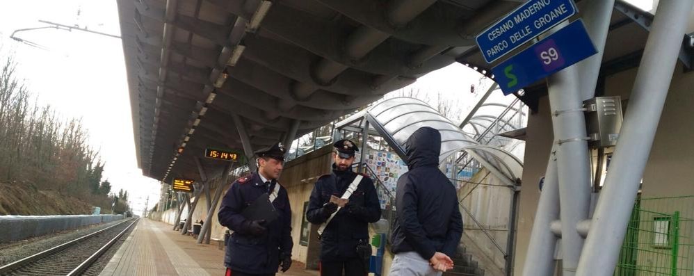 i carabinieri alla stazione di Cesano Groane