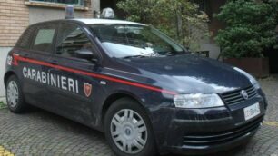 L’uomo è stato arrestato e trasfertito nella caserma dei carabinieri di Brugherio