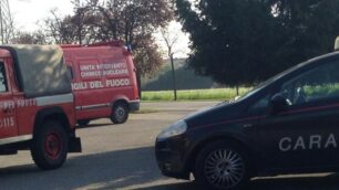 I mezzi arrivati in via I Maggio, a Brugherio