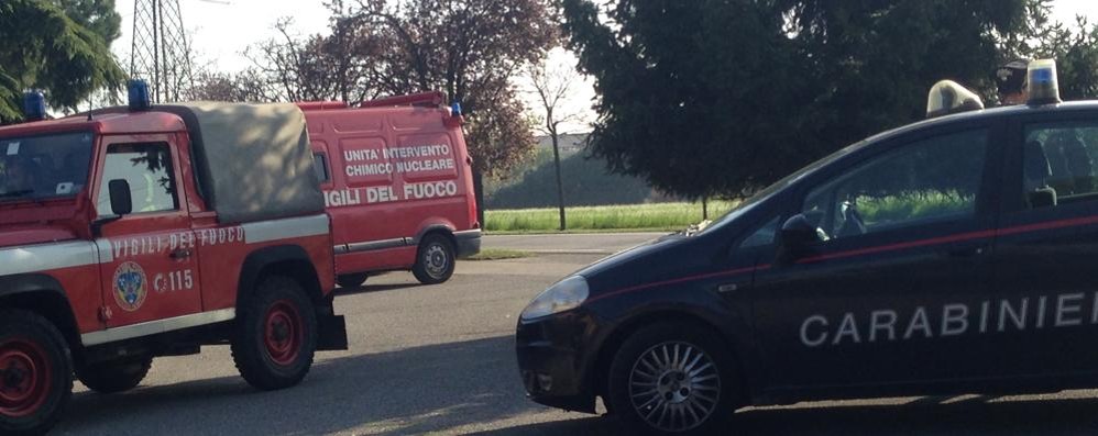 I mezzi arrivati in via I Maggio, a Brugherio