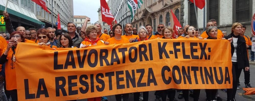 I lavoratori della K-Flex di Roncello alla manifestazione del 25 aprile a Milano