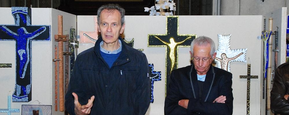 La mostra delle croci: Don Tiziano e Dario Meani