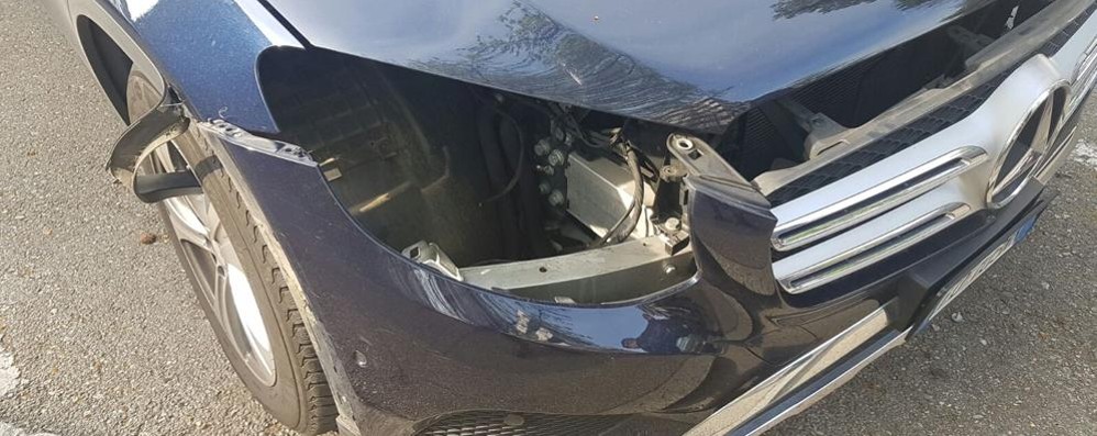 Le auto vandalizzate in via Monte Cervino a Monza