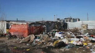 Cinisello balsamo Insediamento Rom nella zona del cantiere MM al confine con Monza