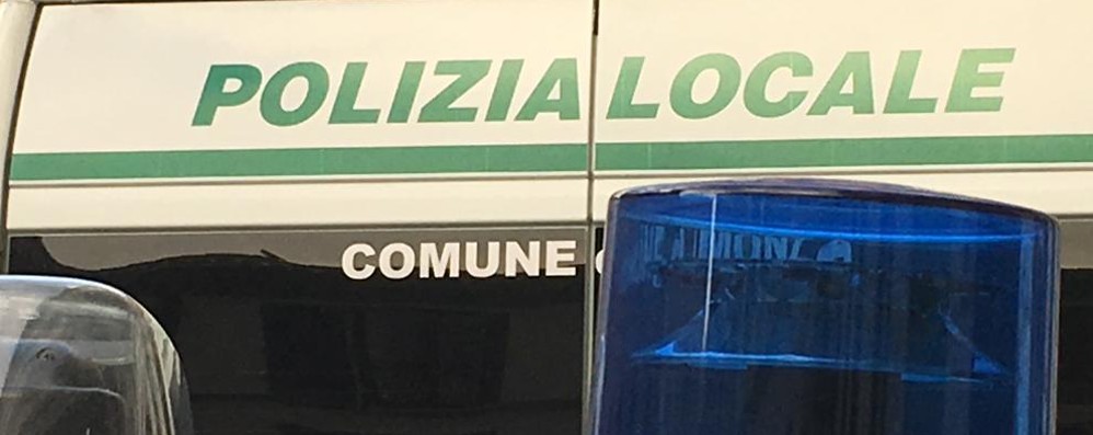 Una pattuglia della polizia locale di Monza