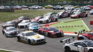 Monza Autodromo Blancpain Endurance series 2015 Affollamento in prima variante dopo la partenza