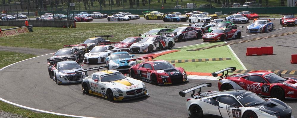 Monza Autodromo Blancpain Endurance series 2015 Affollamento in prima variante dopo la partenza