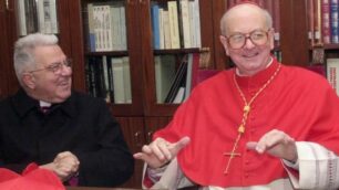 Il cardinal Attilio Nicora con l'allora prevosto di Seregno, monsignor Silvano Motta, in casa prepositurale, durante una visita nel 2009