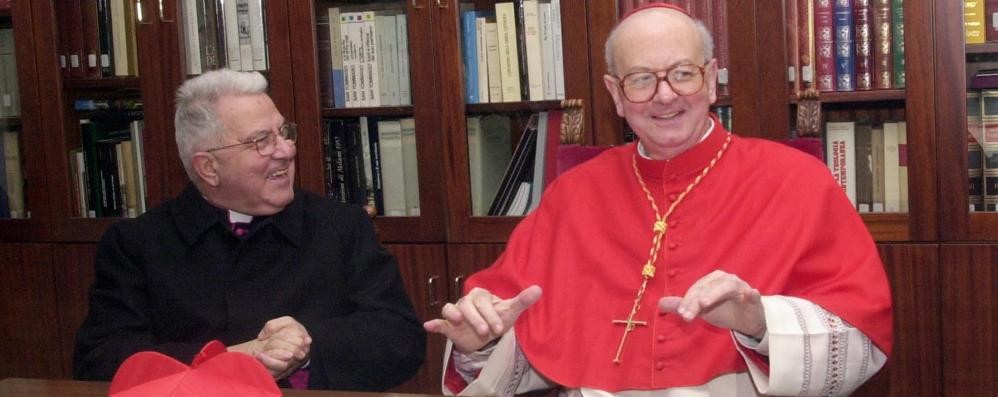 Il cardinal Attilio Nicora con l'allora prevosto di Seregno, monsignor Silvano Motta, in casa prepositurale, durante una visita nel 2009