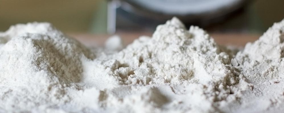 Cercano di far passare la polvere bianca per farina ma era cocaina: arrestati