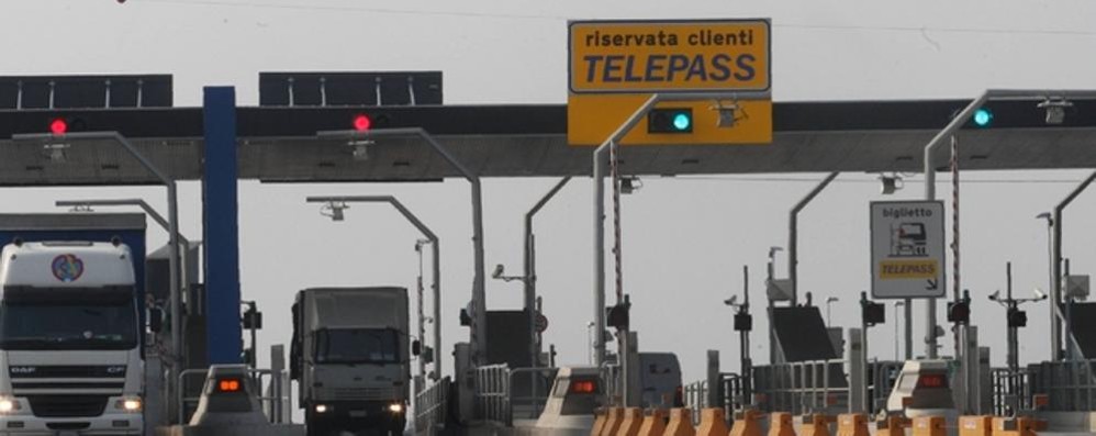 Il casello dell'autostrada A4 a Trezzo sull'Adda