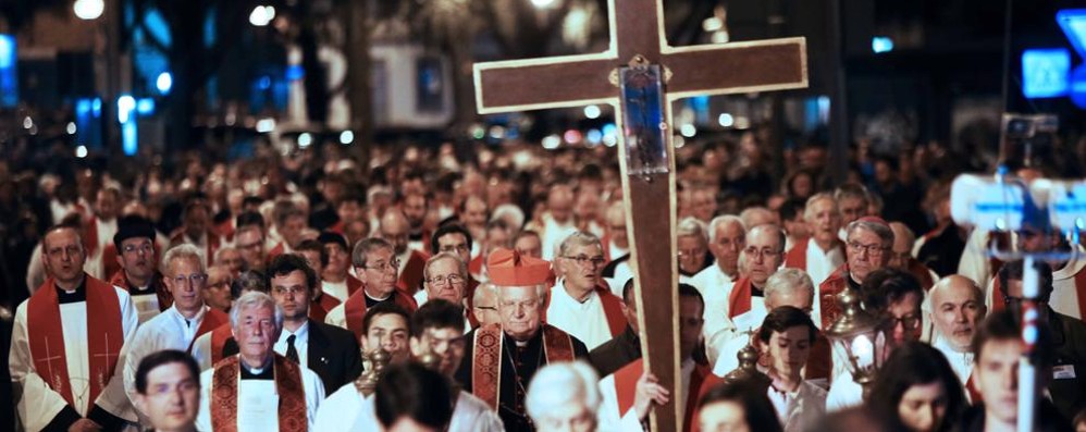 La Via Crucis con il cardinale Angelo Scola