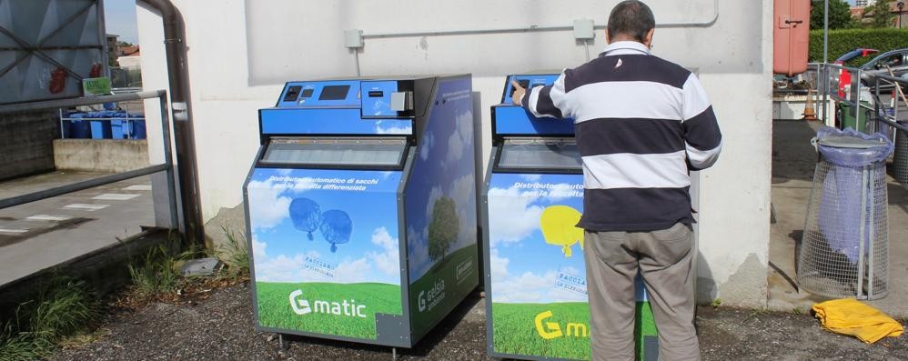 Distributori automatici sacchi presenti alla piattaforma di via Reggio
