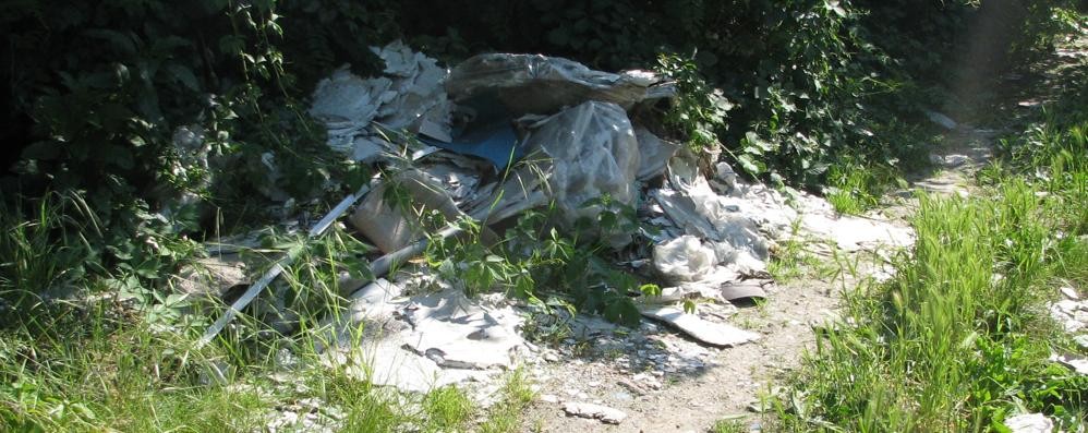 Una parte dei rifiuti ritrovati  in via della Stradella