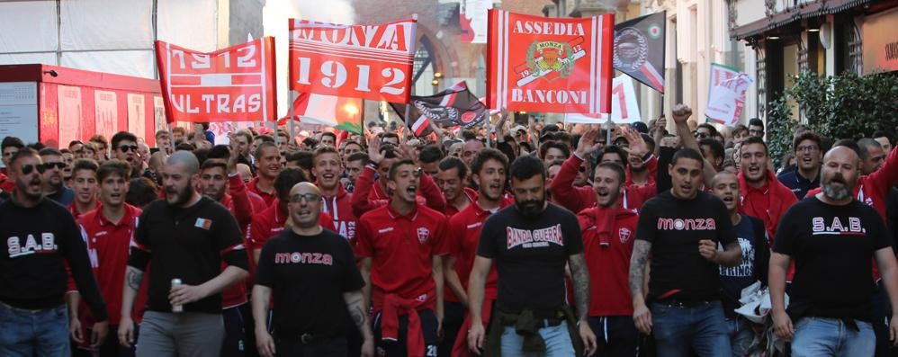 Monza, la  festa promozione del Calcio Monza