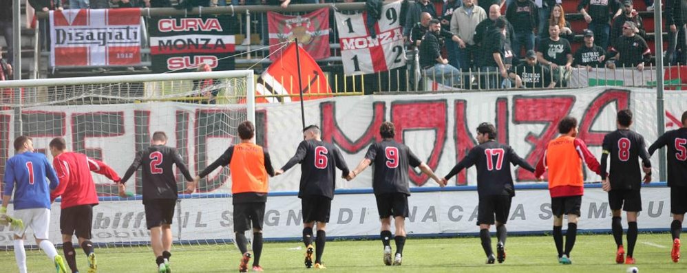 Monza Calcio serie D Monza - Dro 0 - 1 Il monza gia promosso sconfitto dalla squadra trentina che si salva dai play out