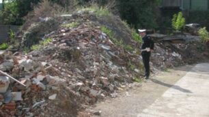 Il cumulo di macerie trovato dagli agenti