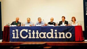 I sei candidati del faccia a faccia, da sinistra Fabio Meroni, Mauro Guglielmin, Filippo Piacere, Emanuele Sana, Roberto Perego e Concetta Monguzzi