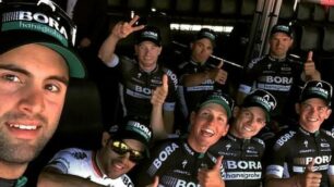 Ciclismo, Matteo Pelucchi con la sua squadra alla partenza del Giro 100 - foto da Facebook