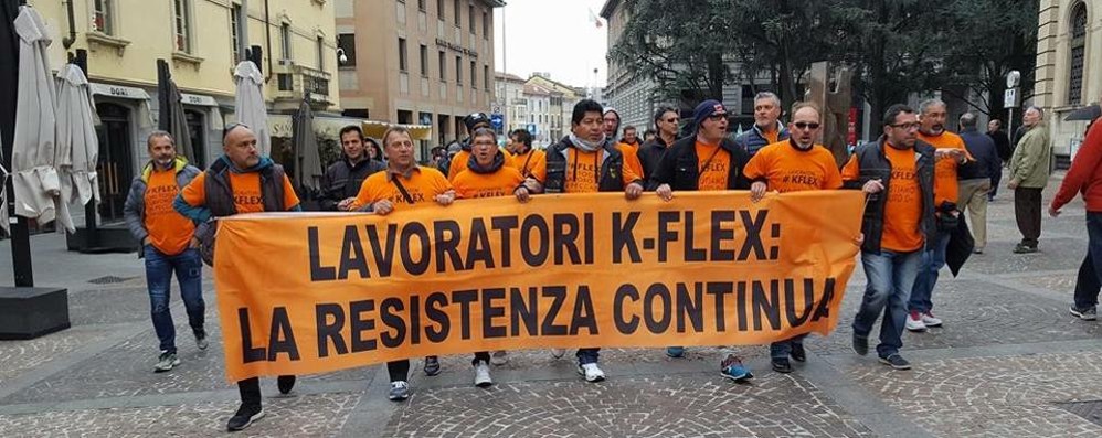 Lavoratori della K-Flex di Roncello a Monza l'1 maggio 2017
