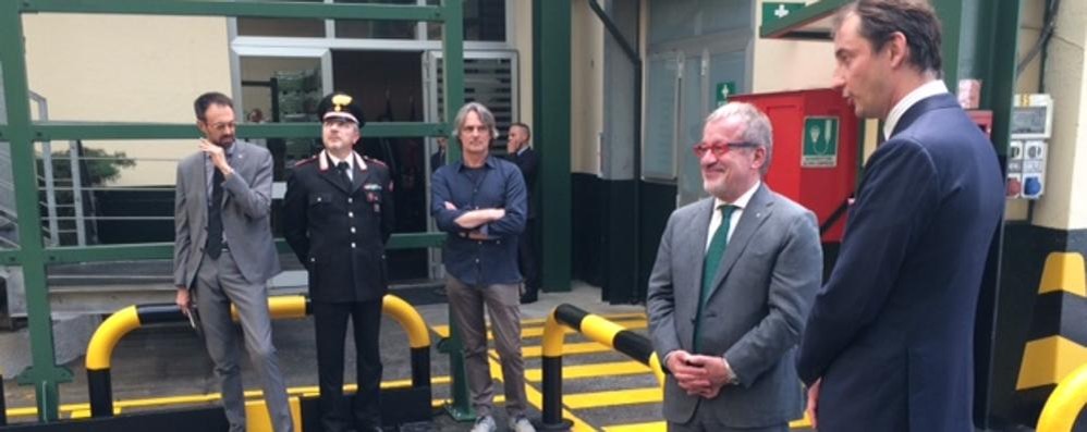 Visita Roberto Maroni alla Oeb Brugola di Lissone