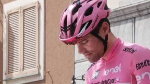 Dumoulin in maglia rosa