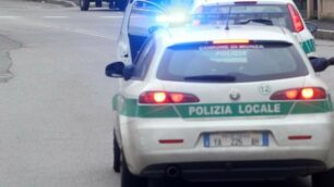 Sul posto è intervenuta la polizia locale