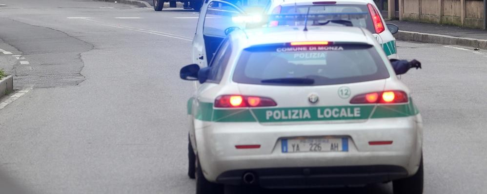 Sul posto è intervenuta la polizia locale