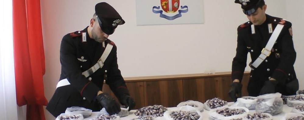 I carabinieri di Seregno con il bottino di un’altra operazione antidroga