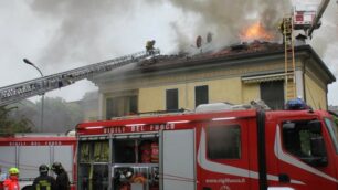 Seregno, incendio tetto in via Colombo lunedì 1 maggio