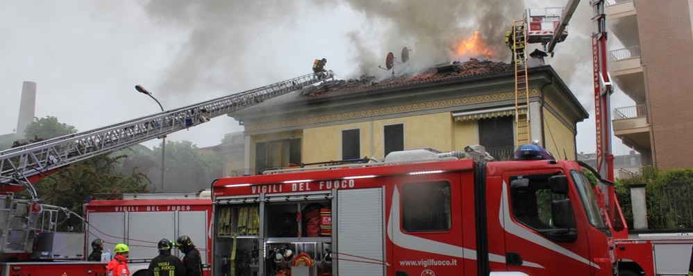 Seregno, incendio tetto in via Colombo lunedì 1 maggio