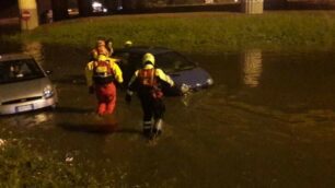 Lissone, rotonda sotto Valassina allagata per temporale sera giovedì 11 maggio 2017