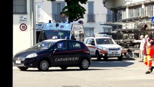 Carabinieri e ambulanze a Seregno alla Gelsia