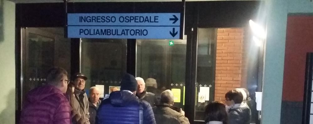 CARATE coda al poliambulatorio ospedale via leopardi