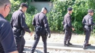 Alcuni dei militari intervenuti al Villaggio Snia