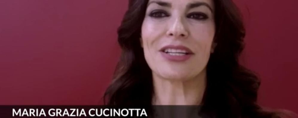 L’attrice Maria Grazia Cucinotta durante il video appello