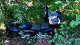 Seveso, la moto dei coniugi Mariani nella scarpata